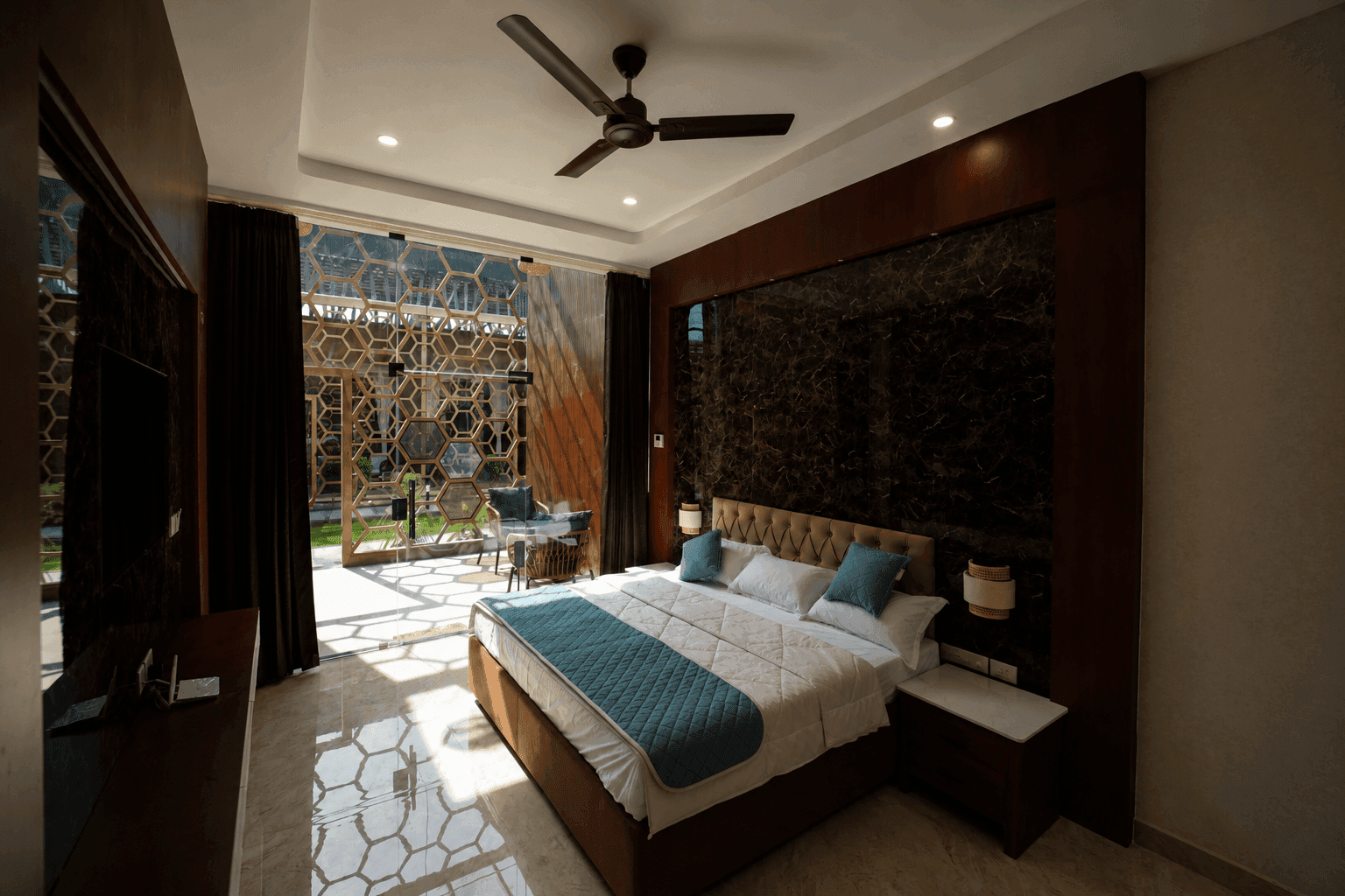 Rooms & Suites